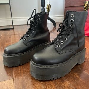 Dr. Martens 1460 pascal max platform boots size 8 mint